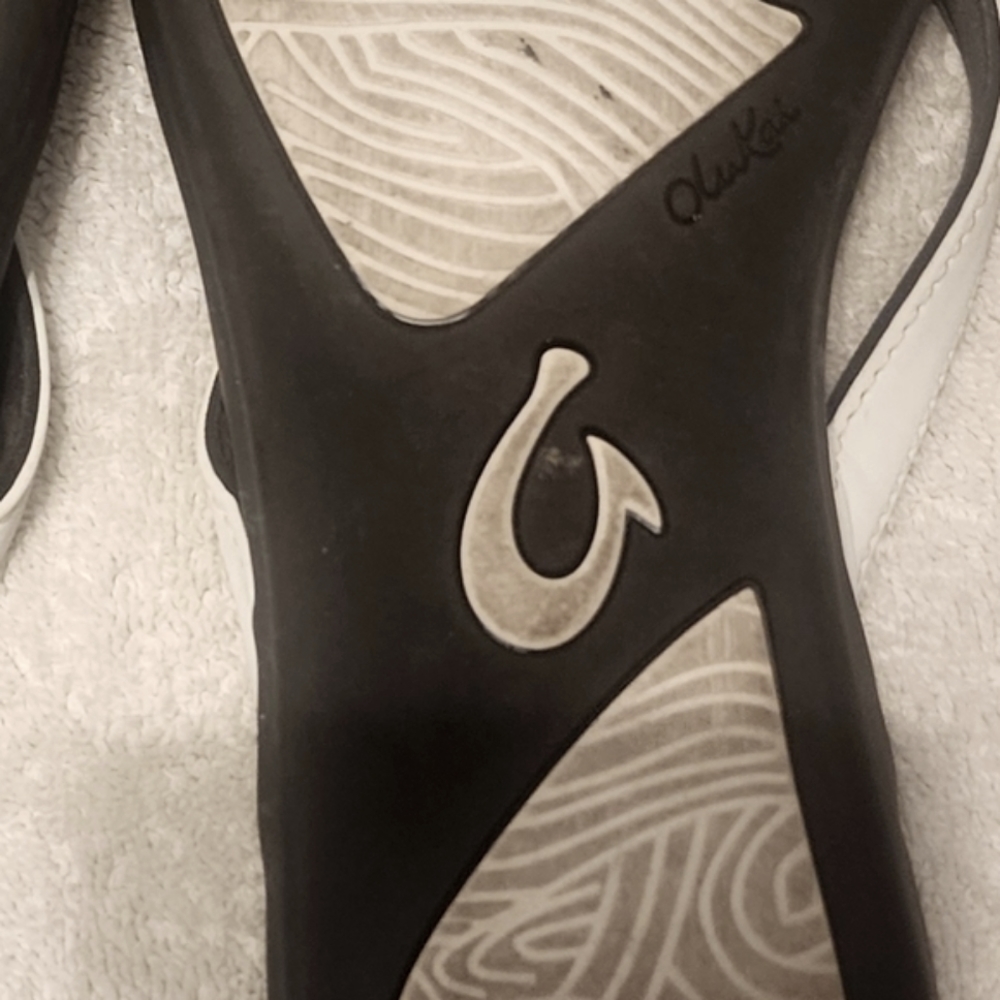 Olukai Women's Ho'opio Leather Flip Flop - Picture 5 of 5
